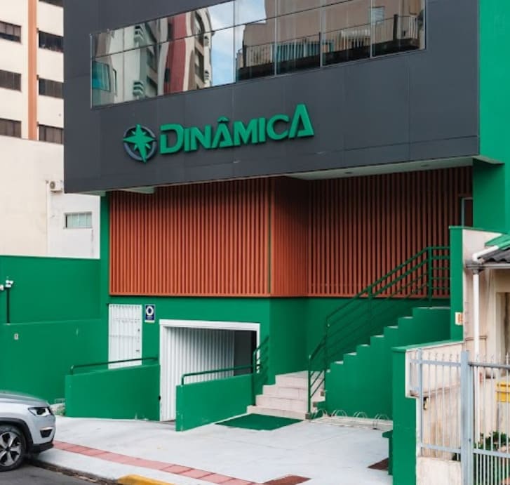 fachada dinamica rh - Sobre a Empresa de Gestão de Pessoas e Serviços em Itajaí e Navegantes / SC