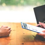 7 estrategias para organizar seu curriculo e se destacar 150x150 - Empregos em Itaja&iacute;: como falar seus pontos fortes e fracos na entrevista